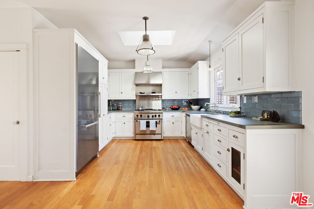 2621 Grandview Ave, Venice