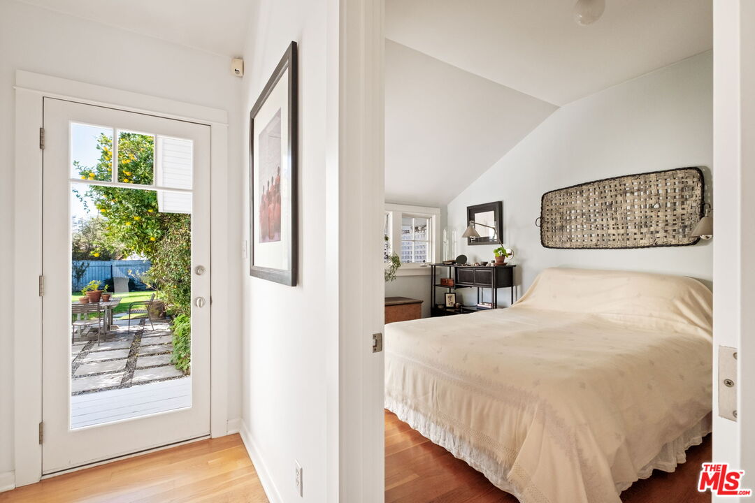 2621 Grandview Ave, Venice