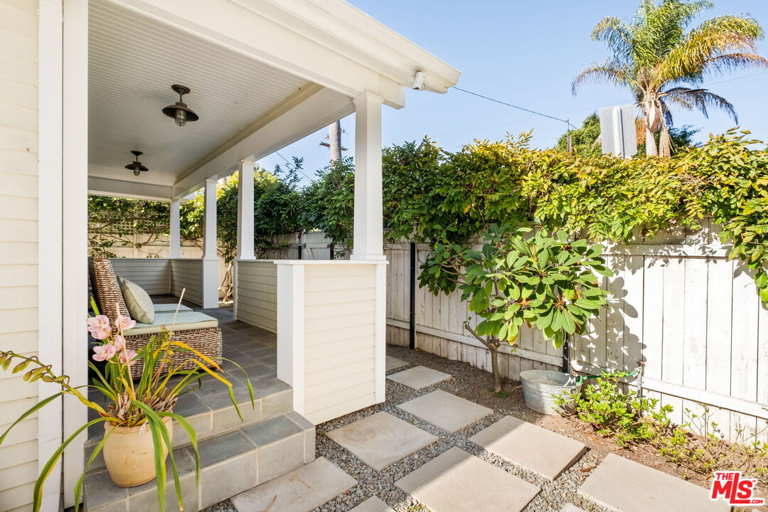 2621 Grandview Ave, Venice