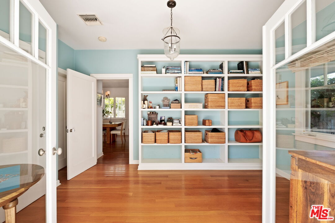 2621 Grandview Ave, Venice