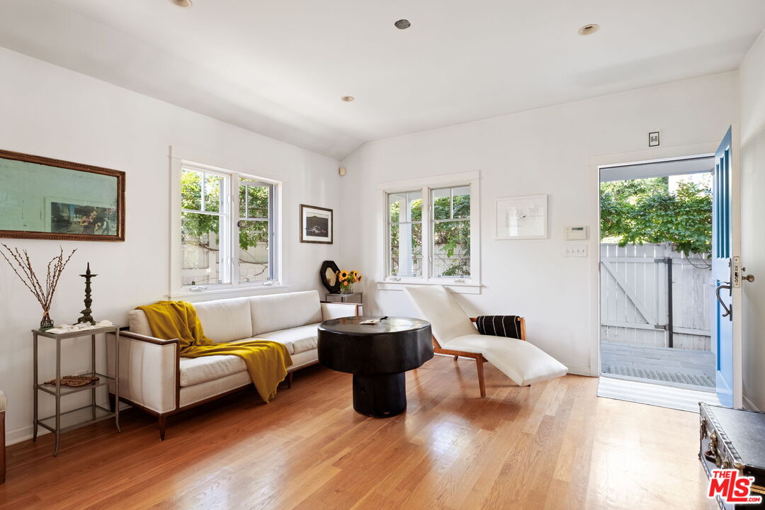 2621 Grandview Ave, Venice