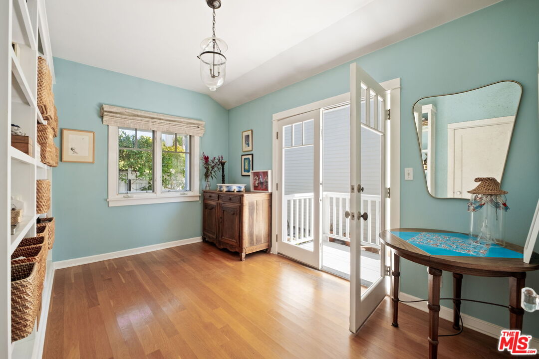 2621 Grandview Ave, Venice