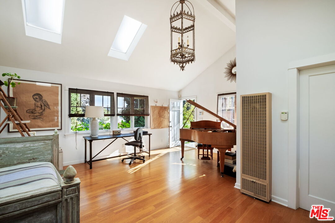 2621 Grandview Ave, Venice