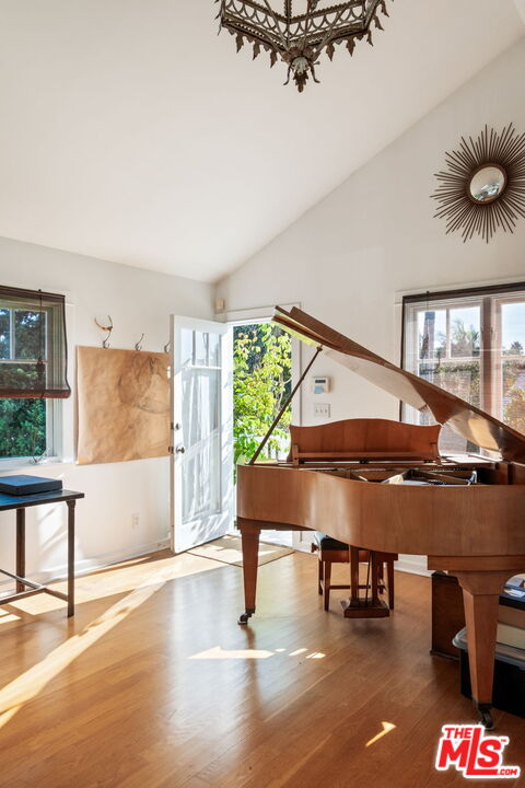 2621 Grandview Ave, Venice