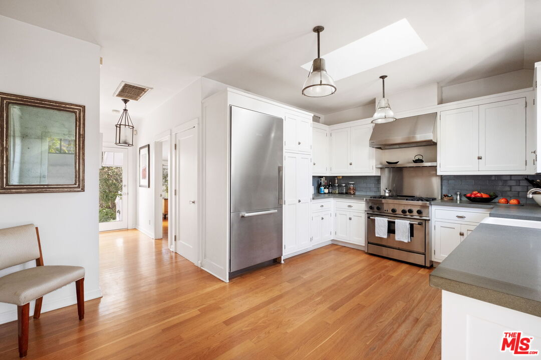 2621 Grandview Ave, Venice