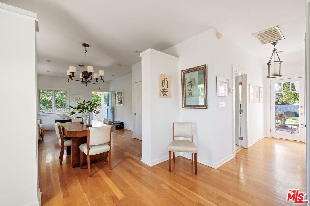 2621 Grandview Ave, Venice