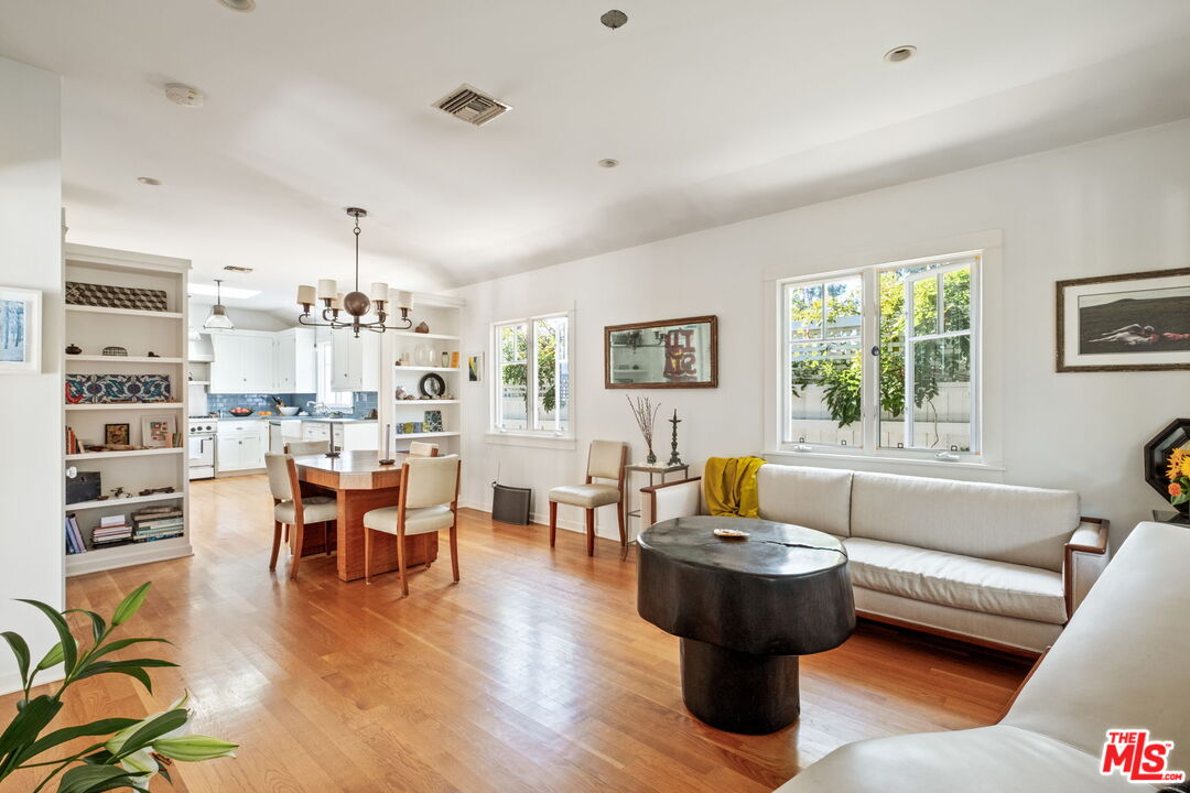 2621 Grandview Ave, Venice