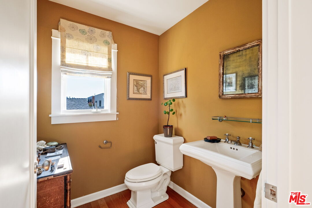 2621 Grandview Ave, Venice