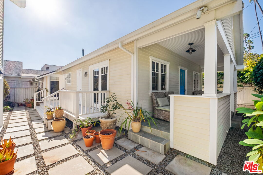 2621 Grandview Ave, Venice