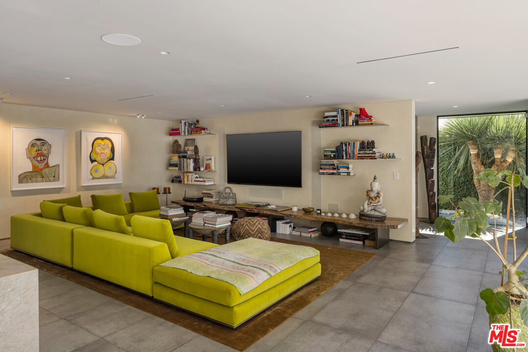 1087 Moraga Dr, Bel Air