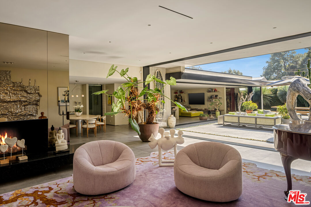 1087 Moraga Dr, Bel Air