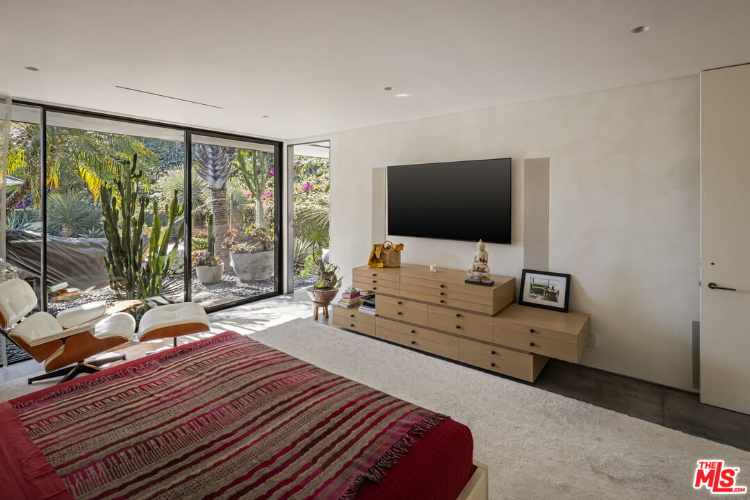 1087 Moraga Dr, Bel Air