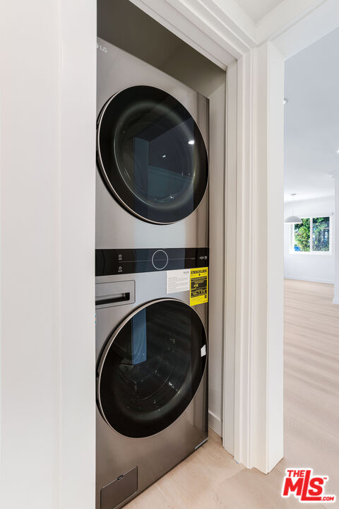 527 S Barrington Ave Unit: 8