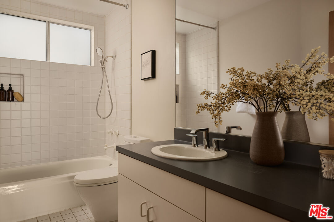 5052 Medina Rd, Woodland Hills