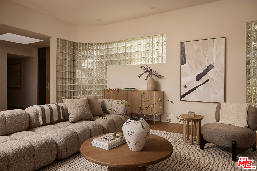 5052 Medina Rd, Woodland Hills