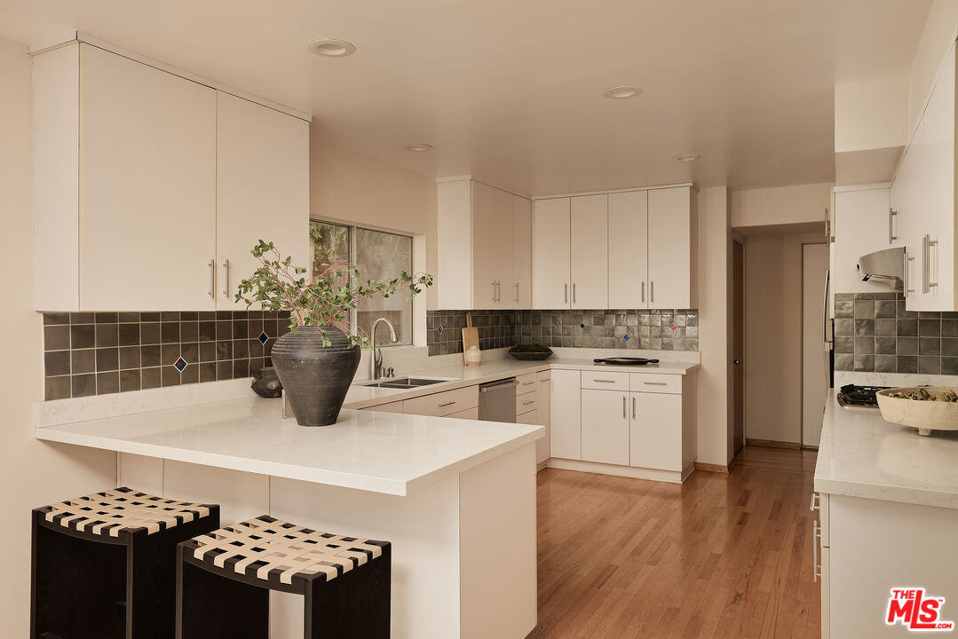 5052 Medina Rd, Woodland Hills