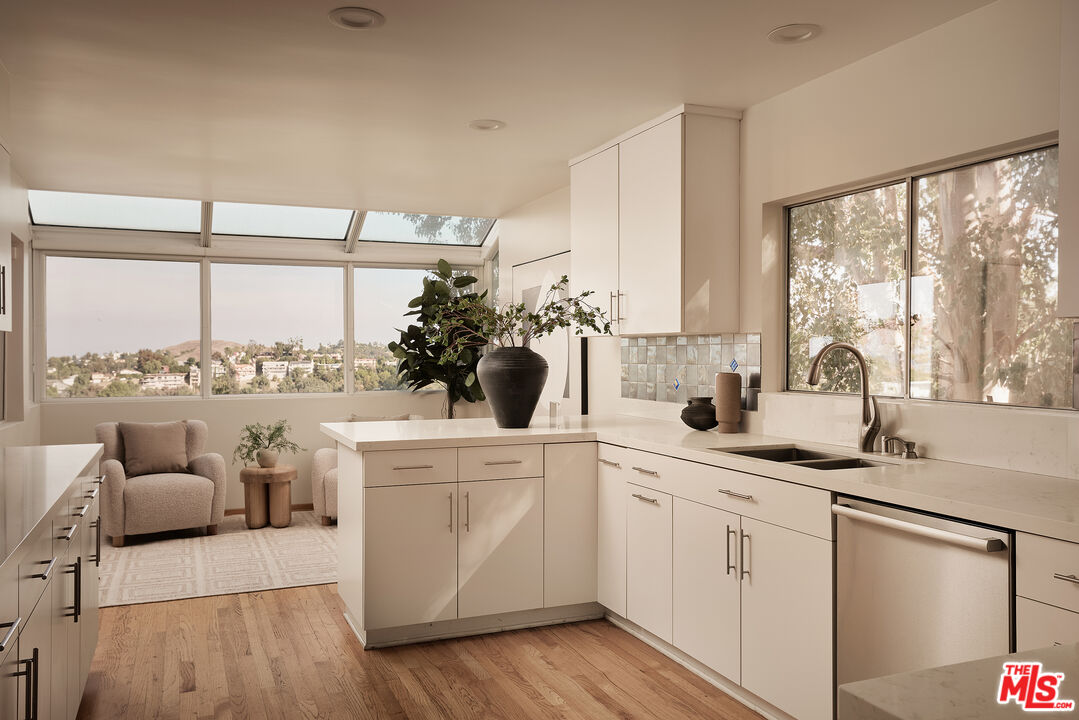 5052 Medina Rd, Woodland Hills