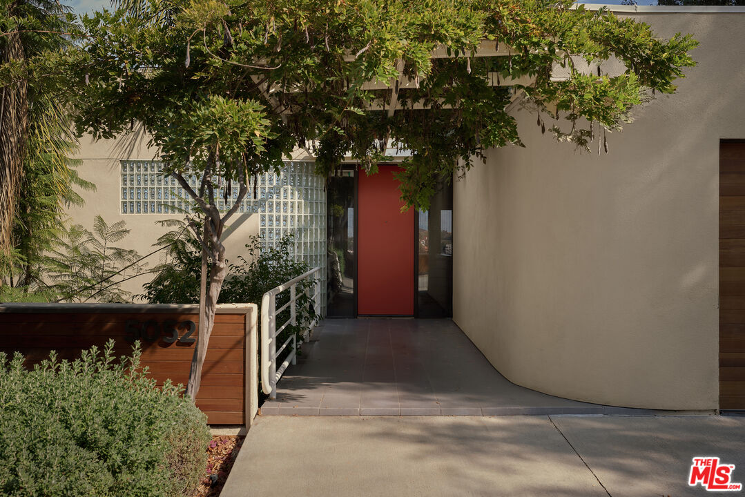 5052 Medina Rd, Woodland Hills