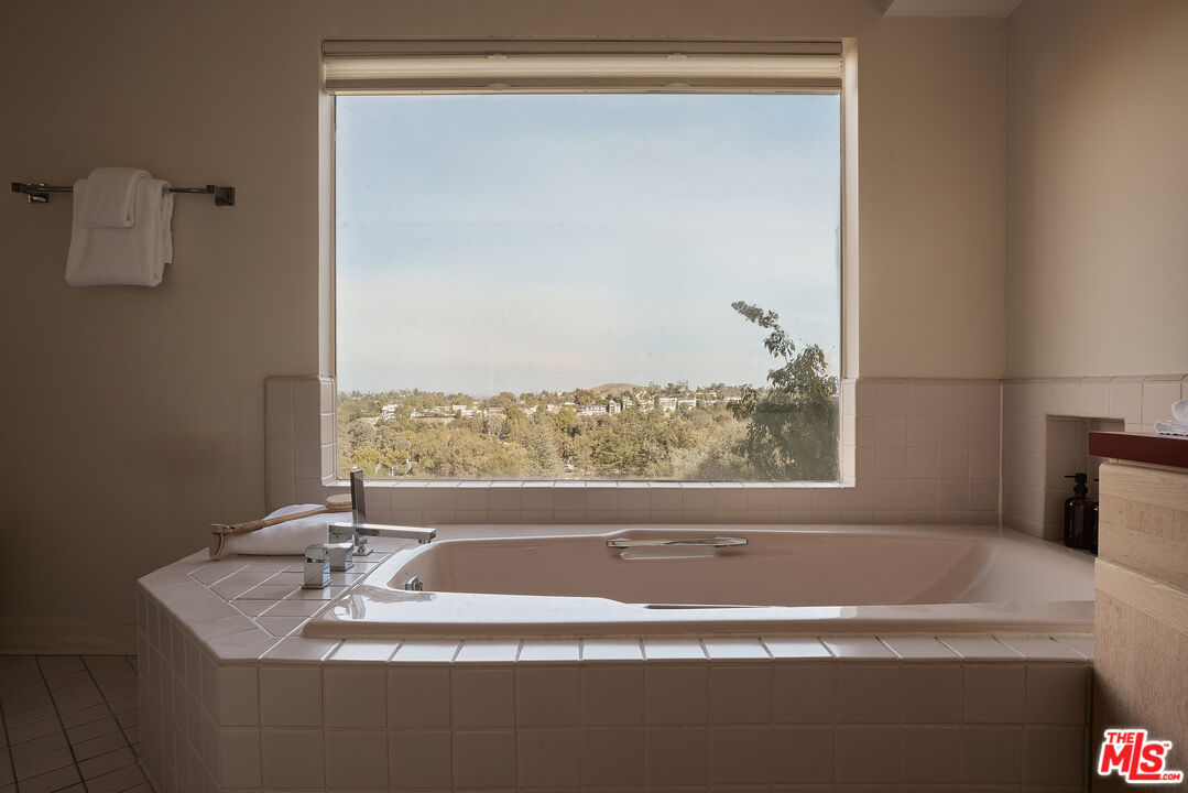 5052 Medina Rd, Woodland Hills