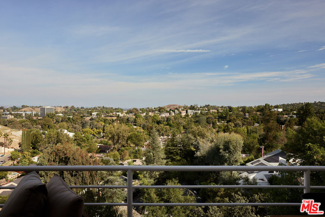 5052 Medina Rd, Woodland Hills