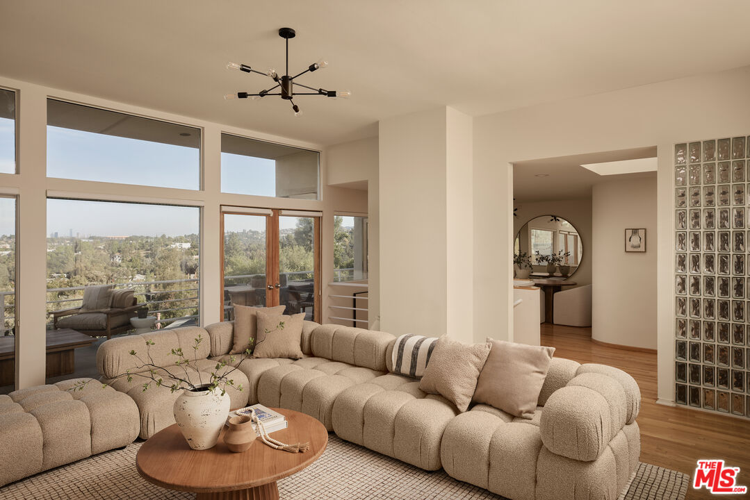 5052 Medina Rd, Woodland Hills