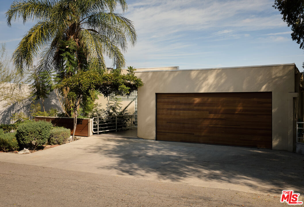 5052 Medina Rd, Woodland Hills