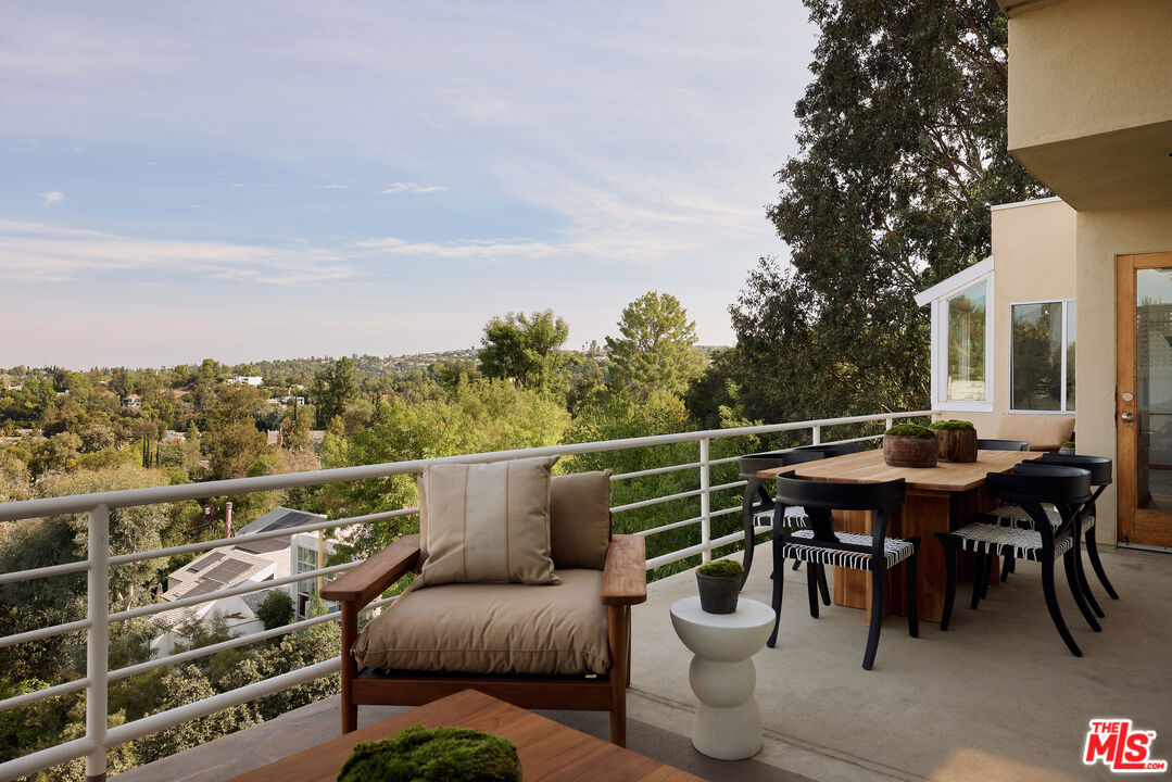 5052 Medina Rd, Woodland Hills