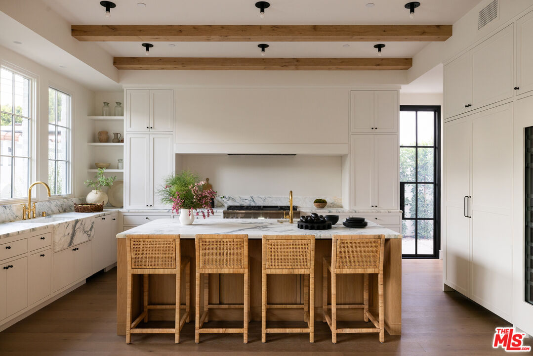 525 Westmount Dr, West Hollywood