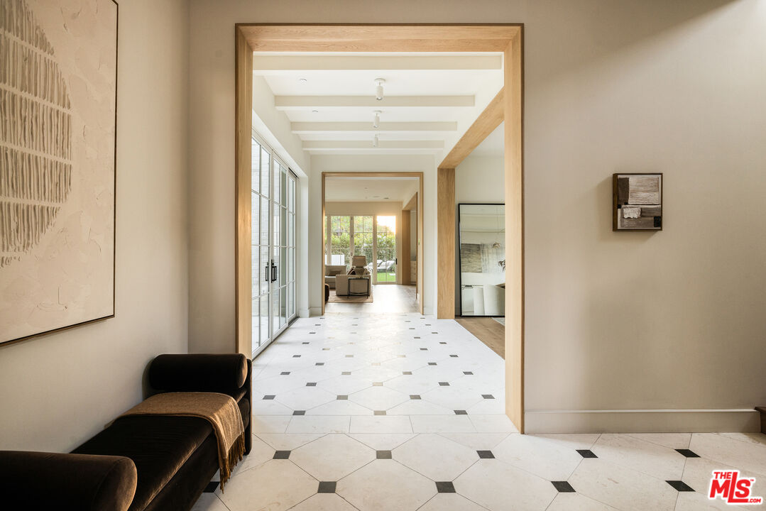 525 Westmount Dr, West Hollywood