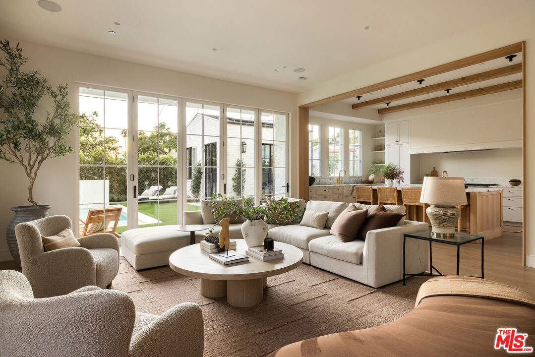 525 Westmount Dr, West Hollywood