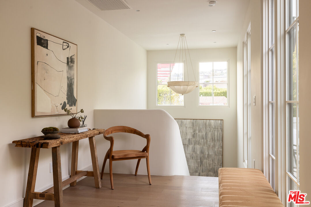 525 Westmount Dr, West Hollywood