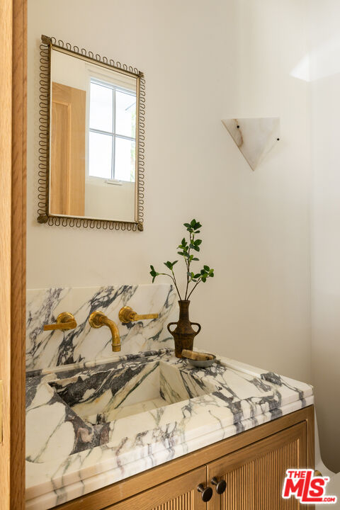 525 Westmount Dr, West Hollywood