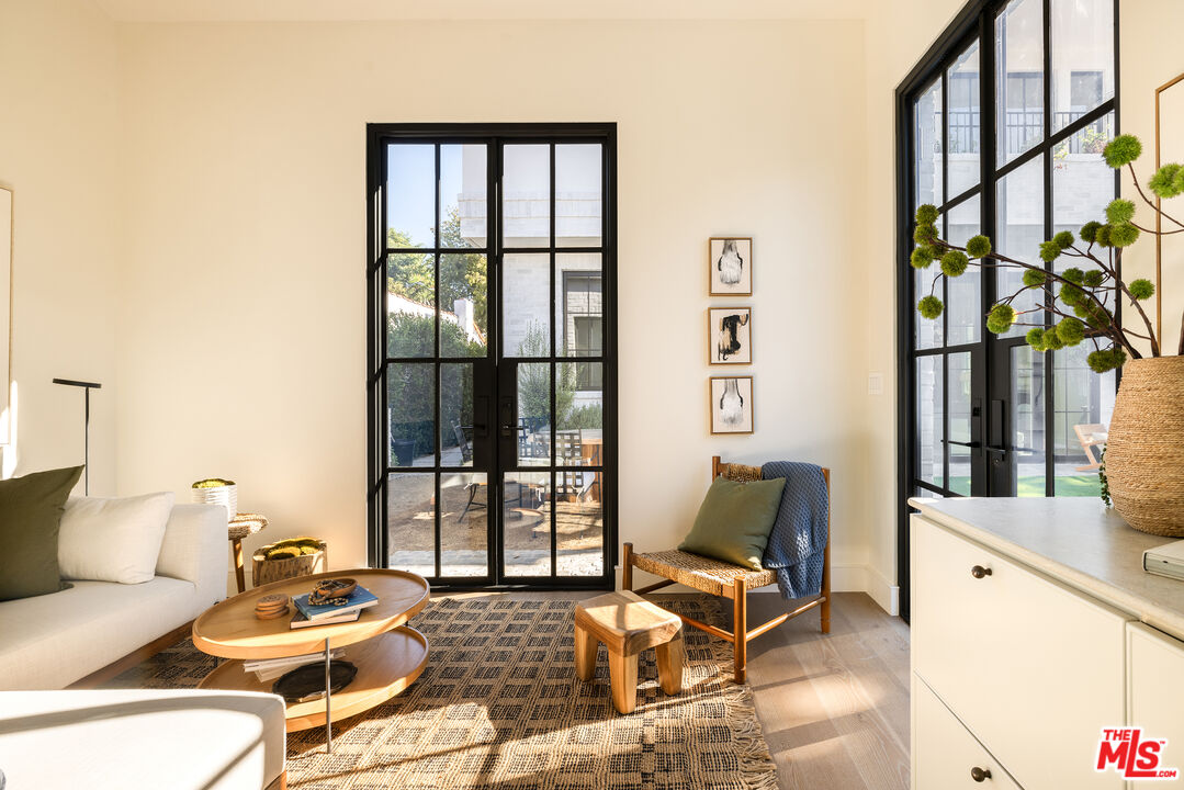 525 Westmount Dr, West Hollywood