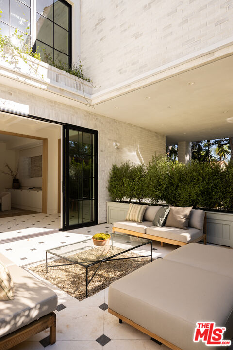 525 Westmount Dr, West Hollywood