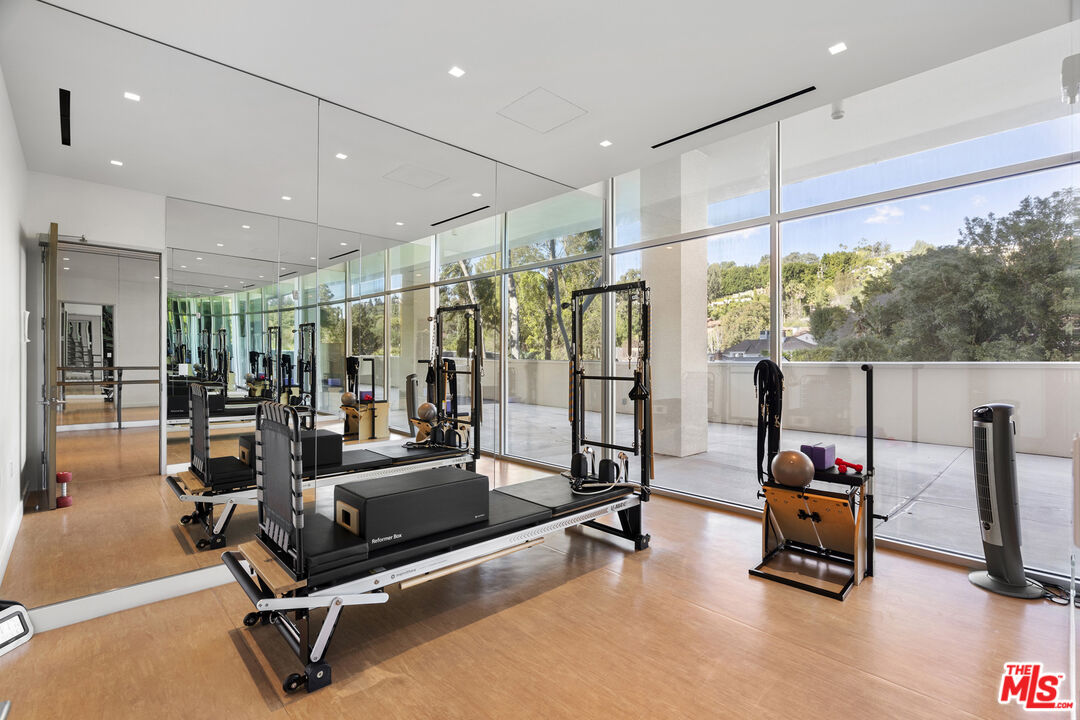 9255 Doheny Rd Unit: 2006