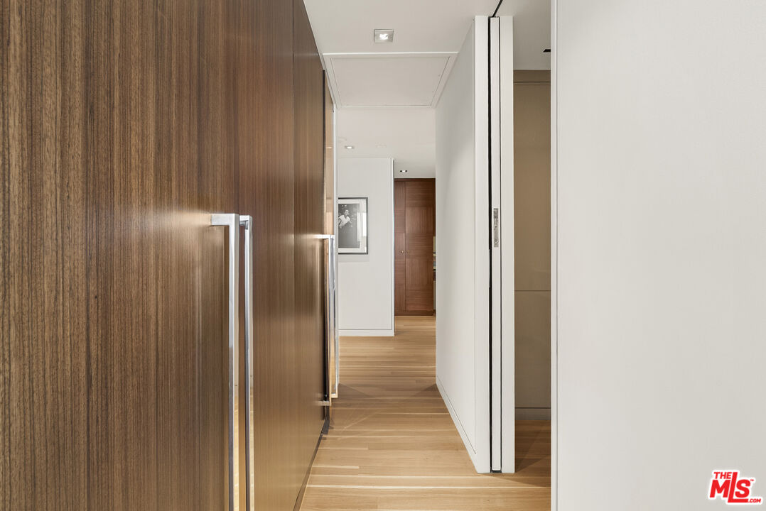 9255 Doheny Rd Unit: 2006