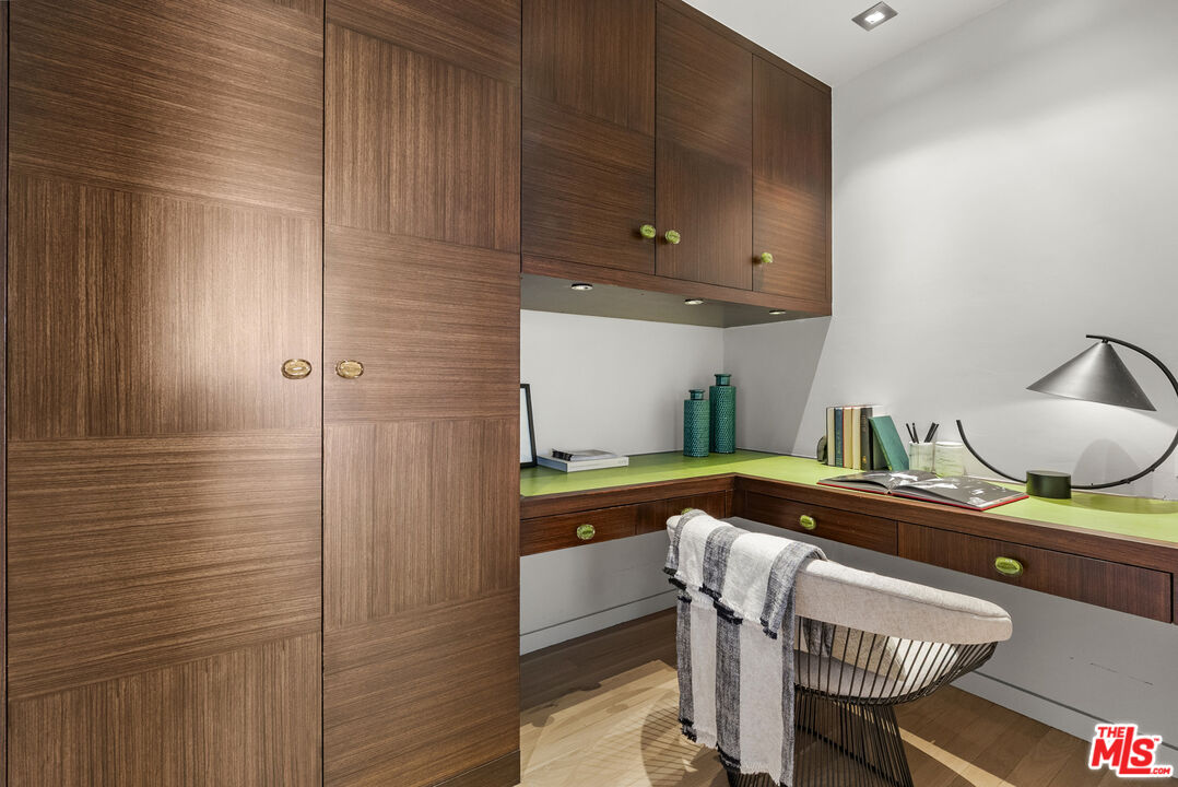 9255 Doheny Rd Unit: 2006