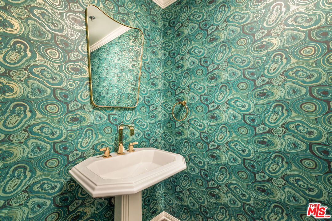 930 N Doheny Dr Unit: 103, West Hollywood