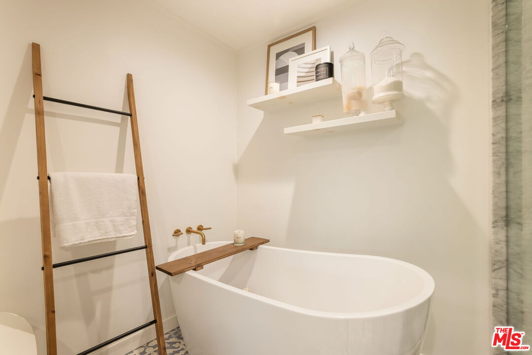 930 N Doheny Dr Unit: 103, West Hollywood