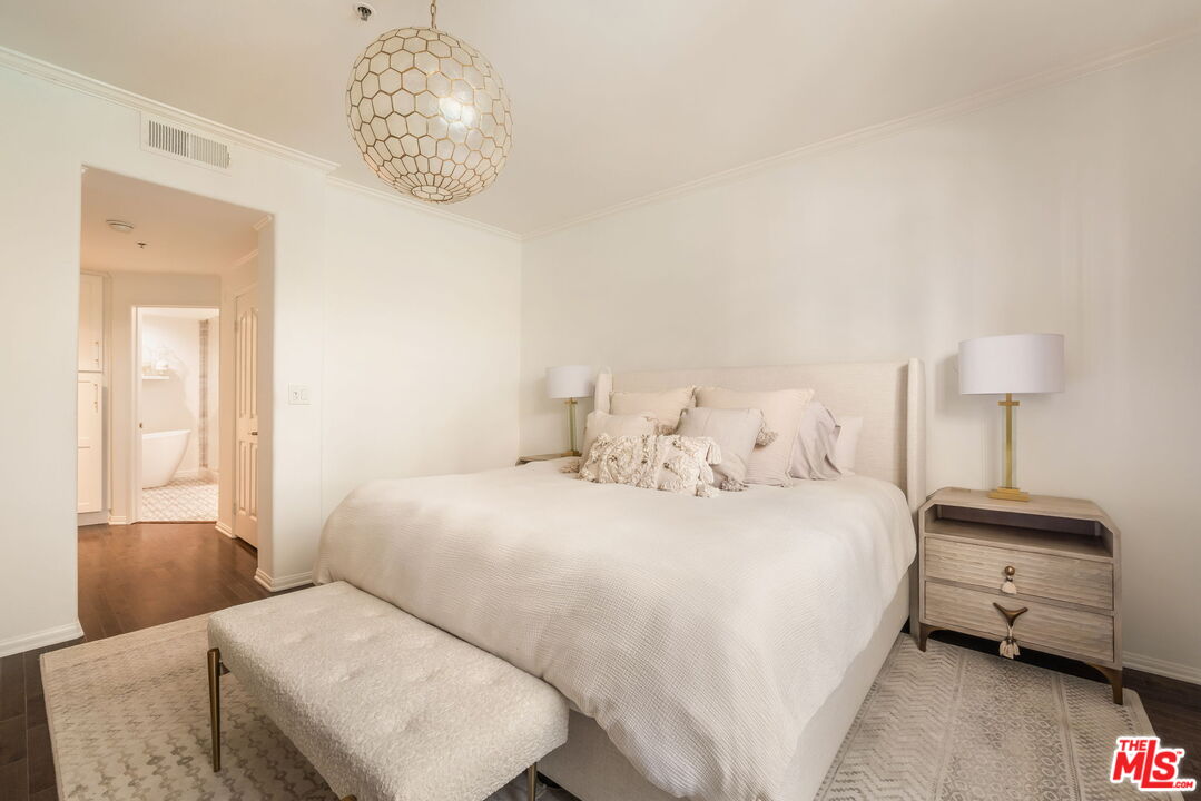 930 N Doheny Dr Unit: 103, West Hollywood