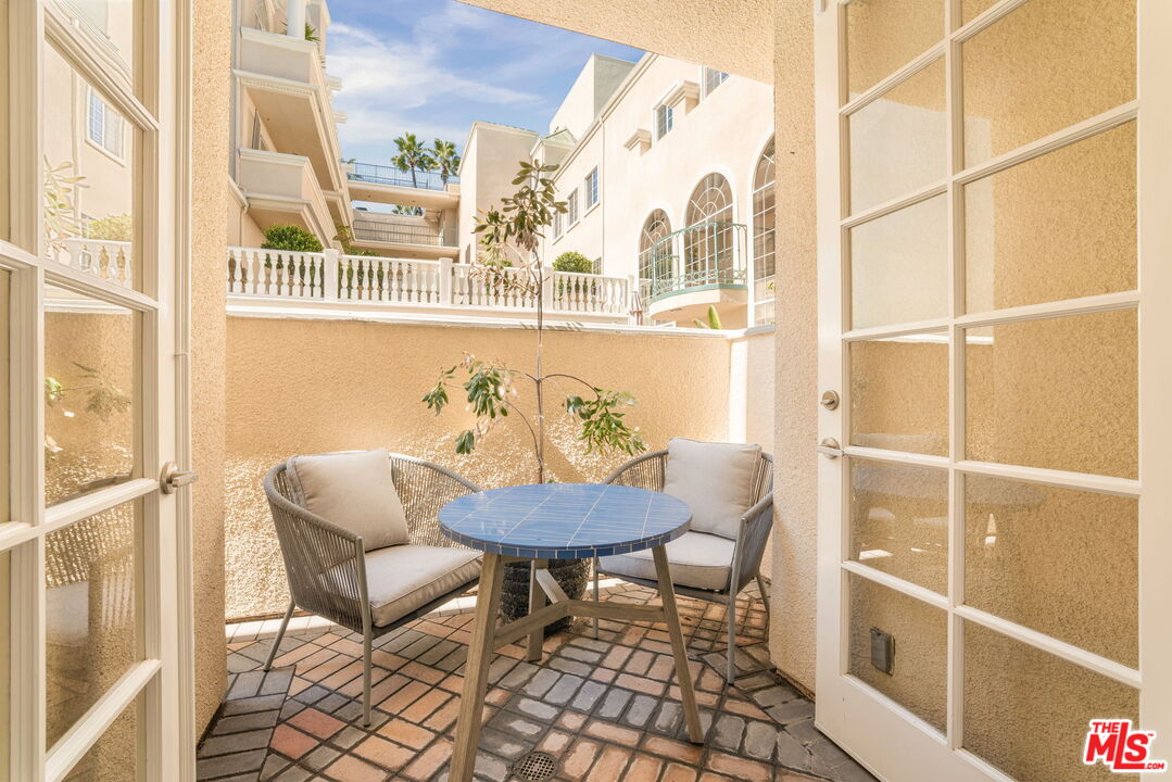 930 N Doheny Dr Unit: 103, West Hollywood