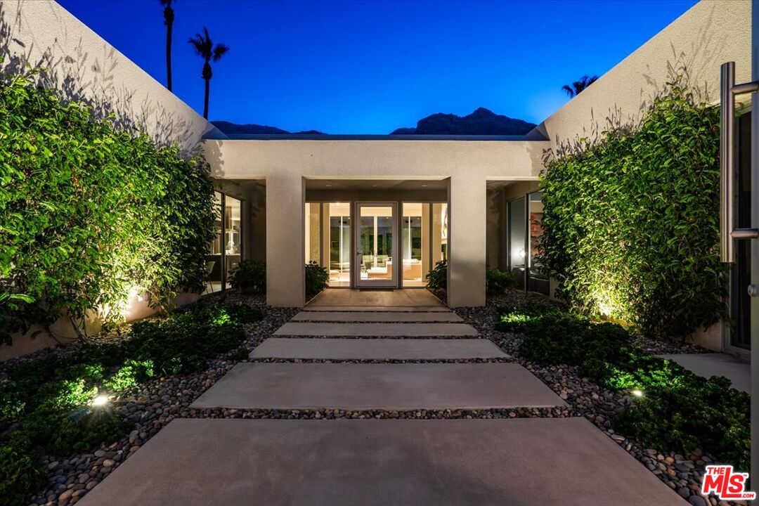 1175 Los Robles Dr