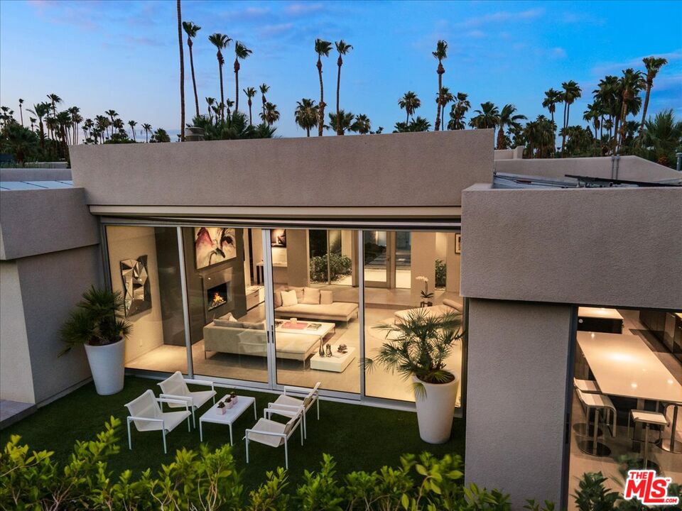 1175 Los Robles Dr