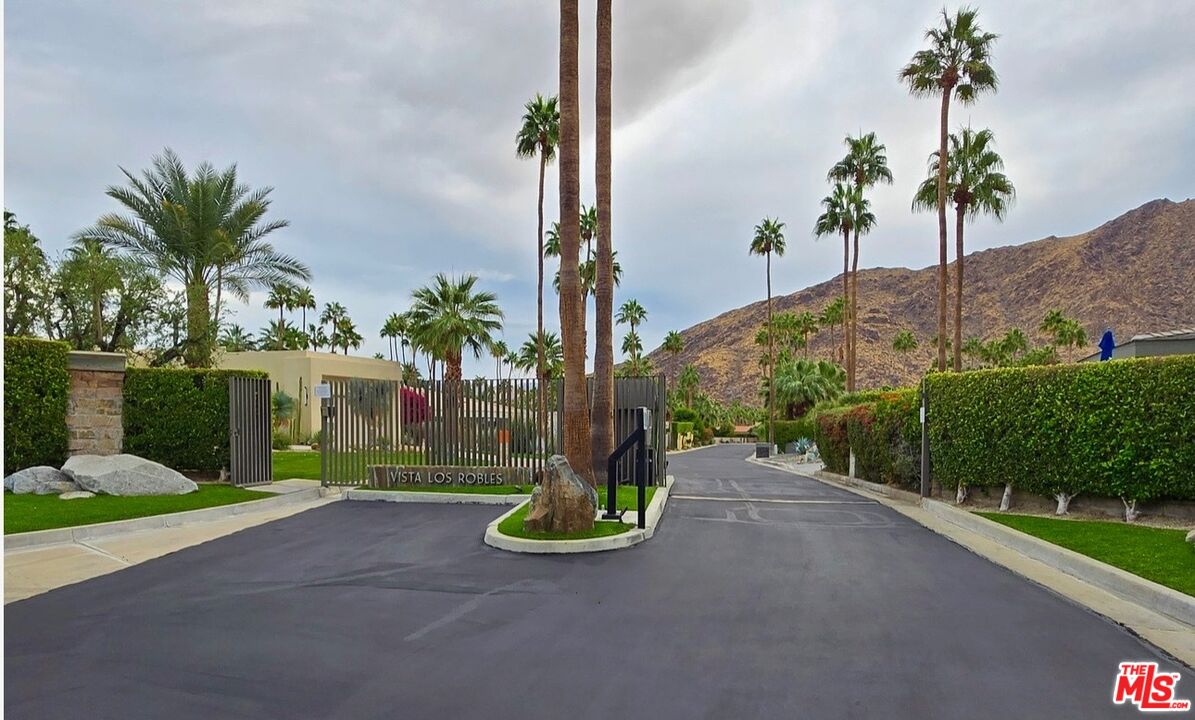 1175 Los Robles Dr