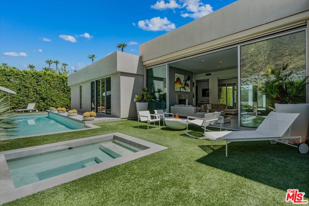 1175 Los Robles Dr