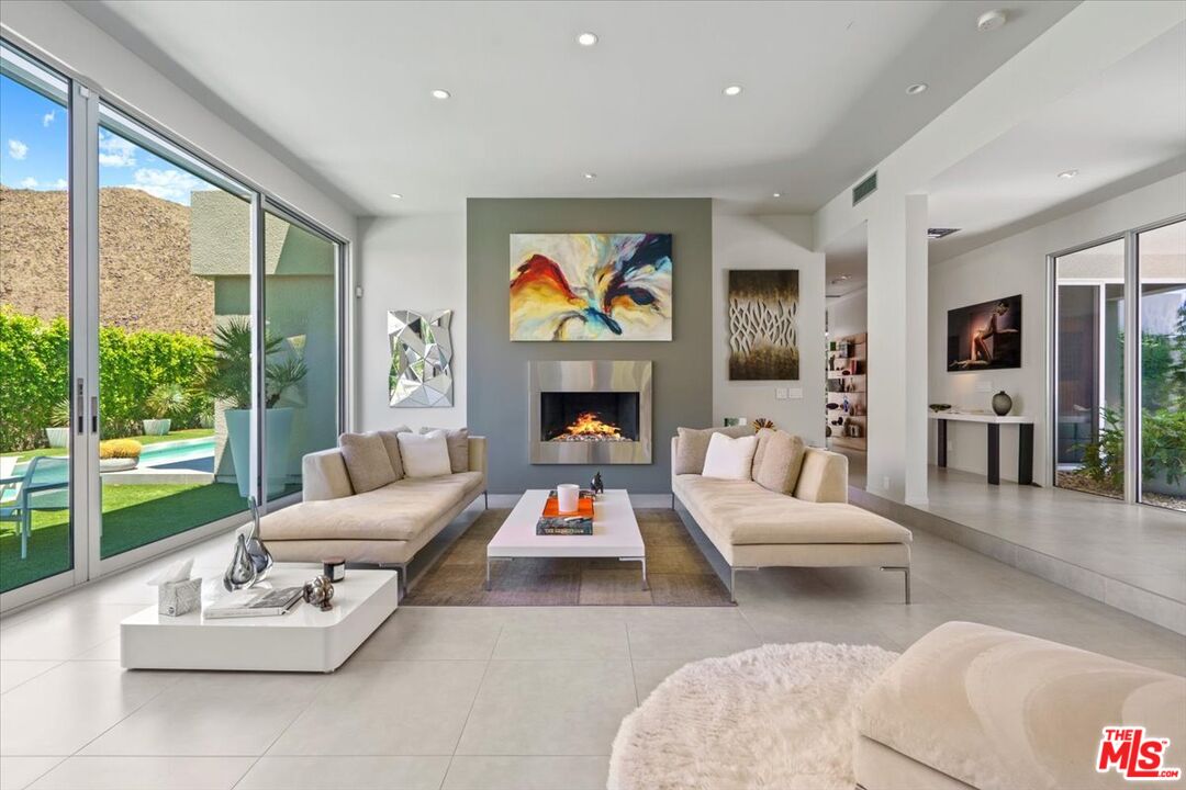 1175 Los Robles Dr