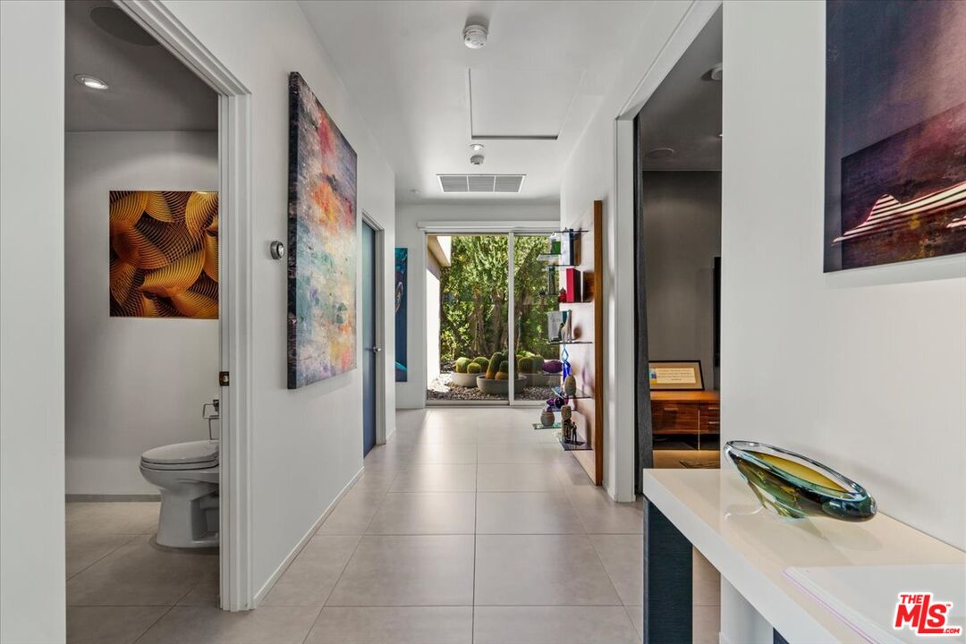 1175 Los Robles Dr