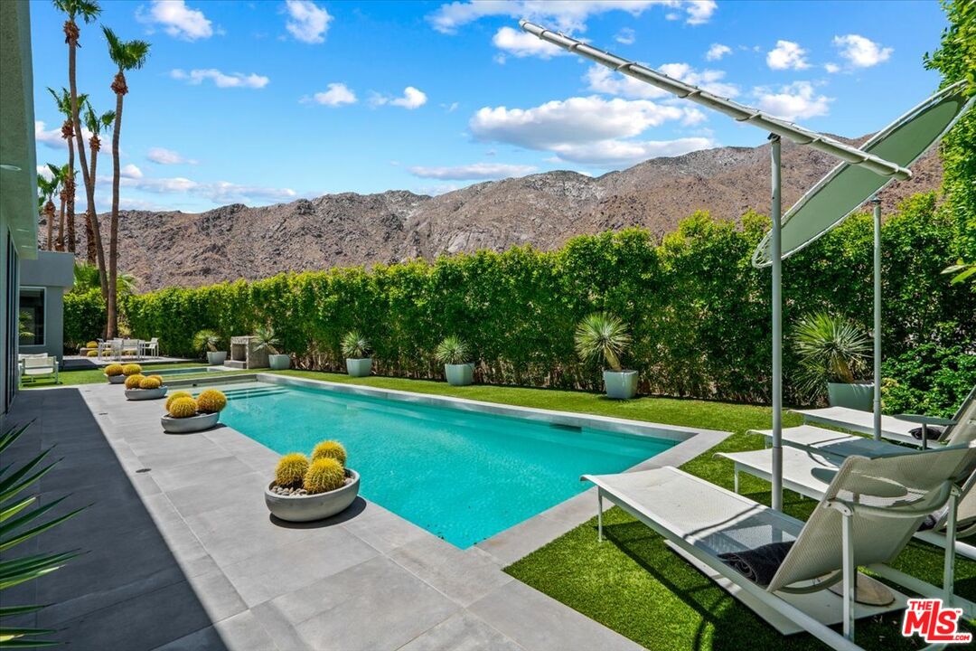 1175 Los Robles Dr