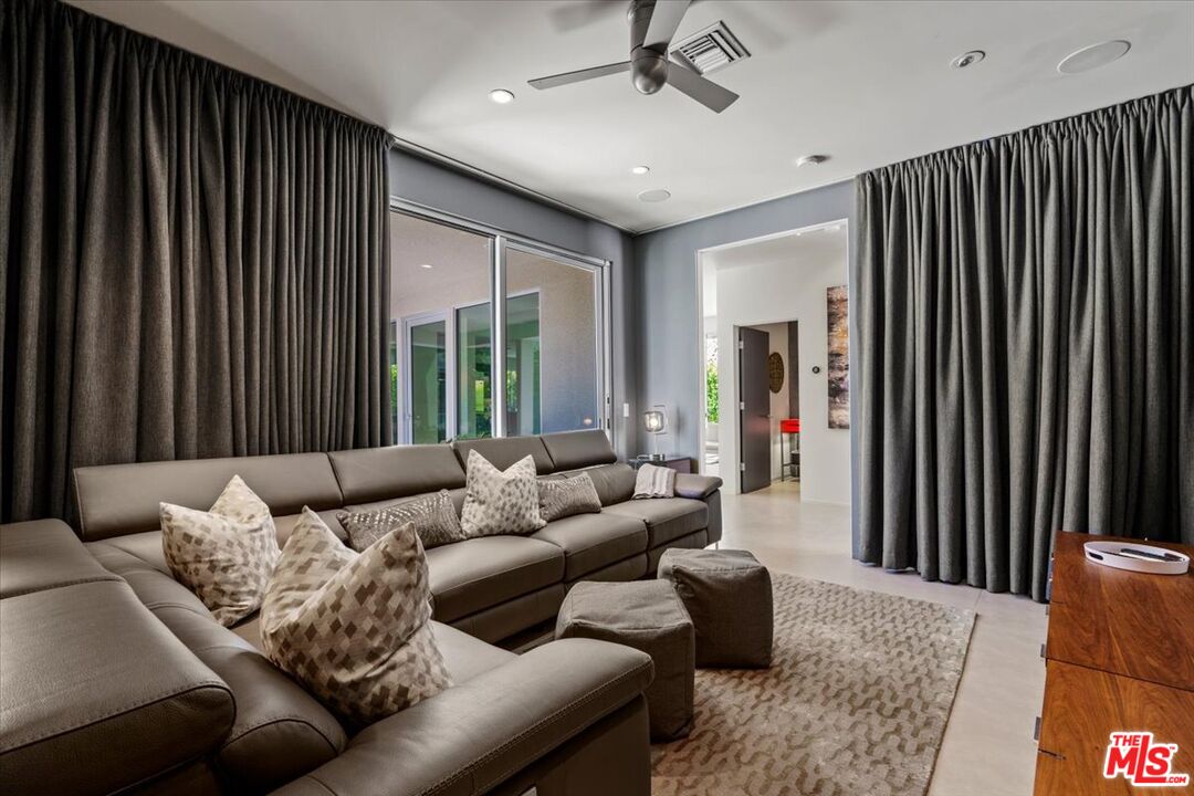 1175 Los Robles Dr