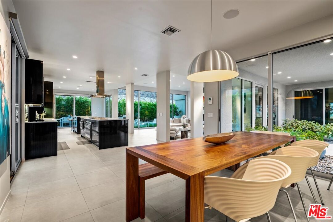 1175 Los Robles Dr